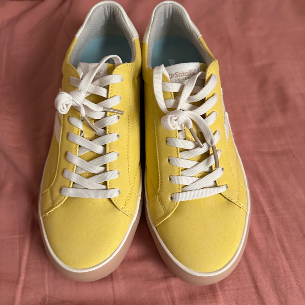 Yellow Dr. Scholl’s offline sneaker women’s size 9